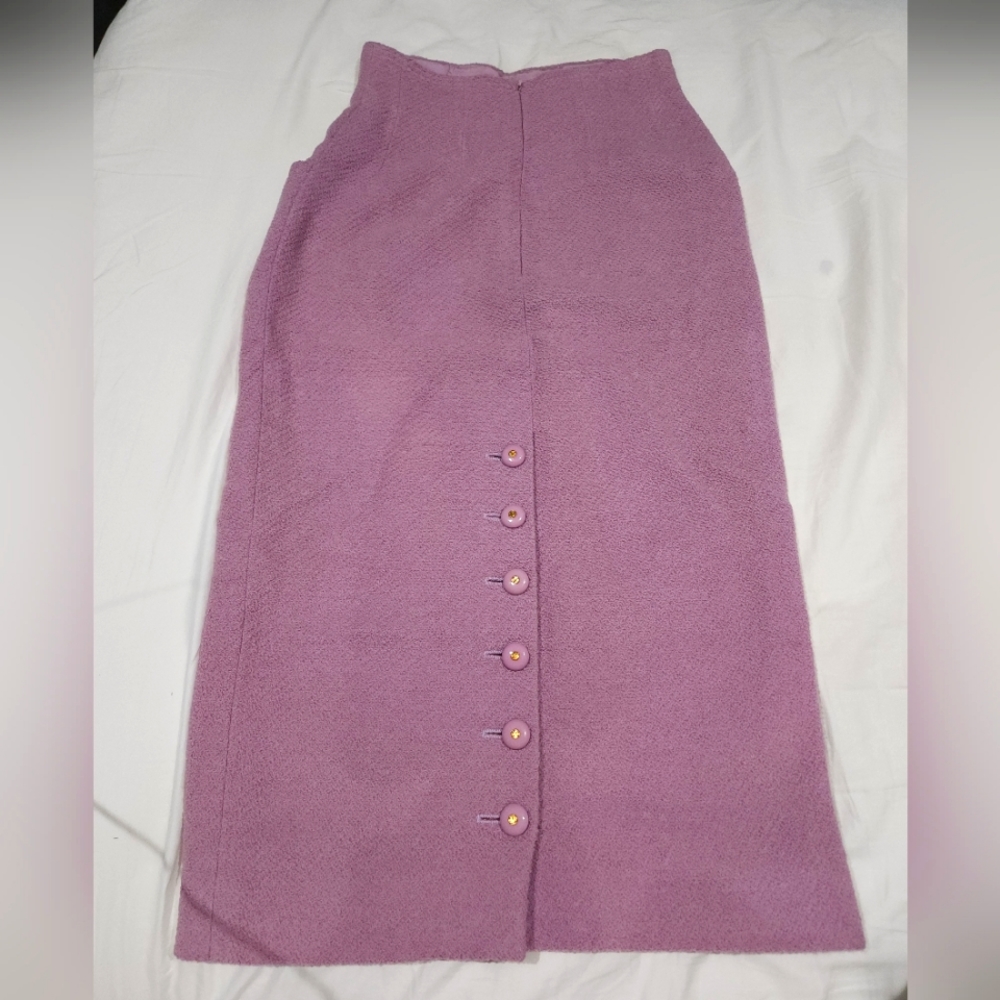 Authentic Chanel Boutique lavender pencil skirt
